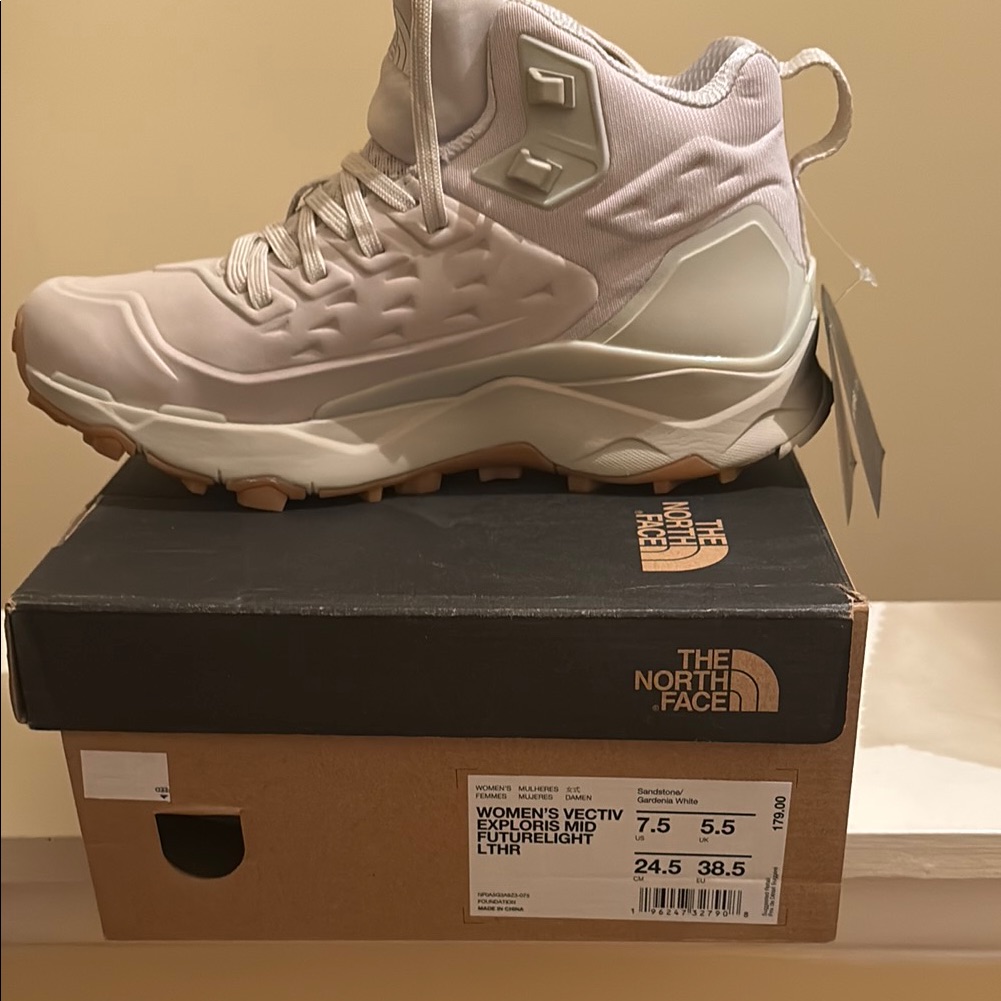 The North Face Womens Vectiv Exploris Futurelight Boots  Beige